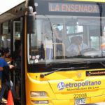 Boarding El Metropolitano BRT in Lima, Peru. Photo by EMBARQ.